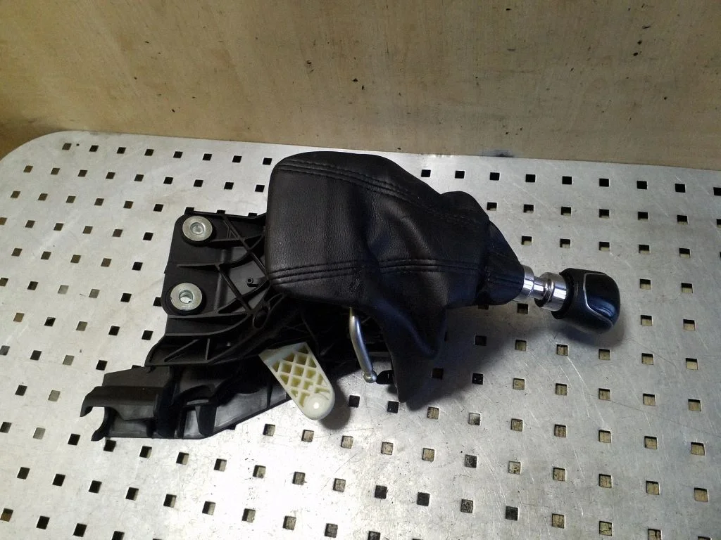 Gear selector mechanism BK3R7C453MBC