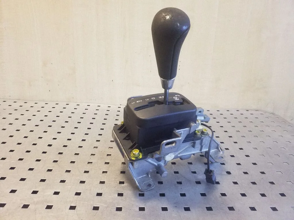 Gear selector mechanism 4A1713109K