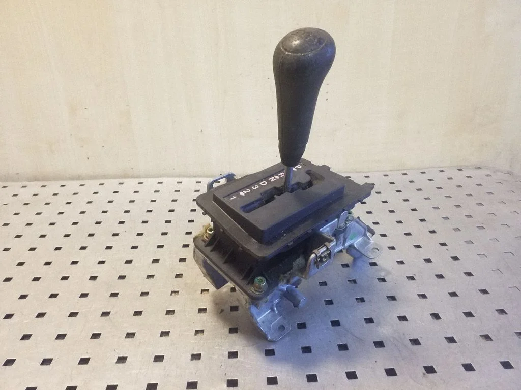 Gear selector mechanism 4A1713109H