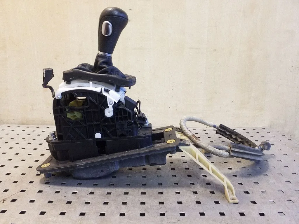 Gear selector mechanism 4L2713041R