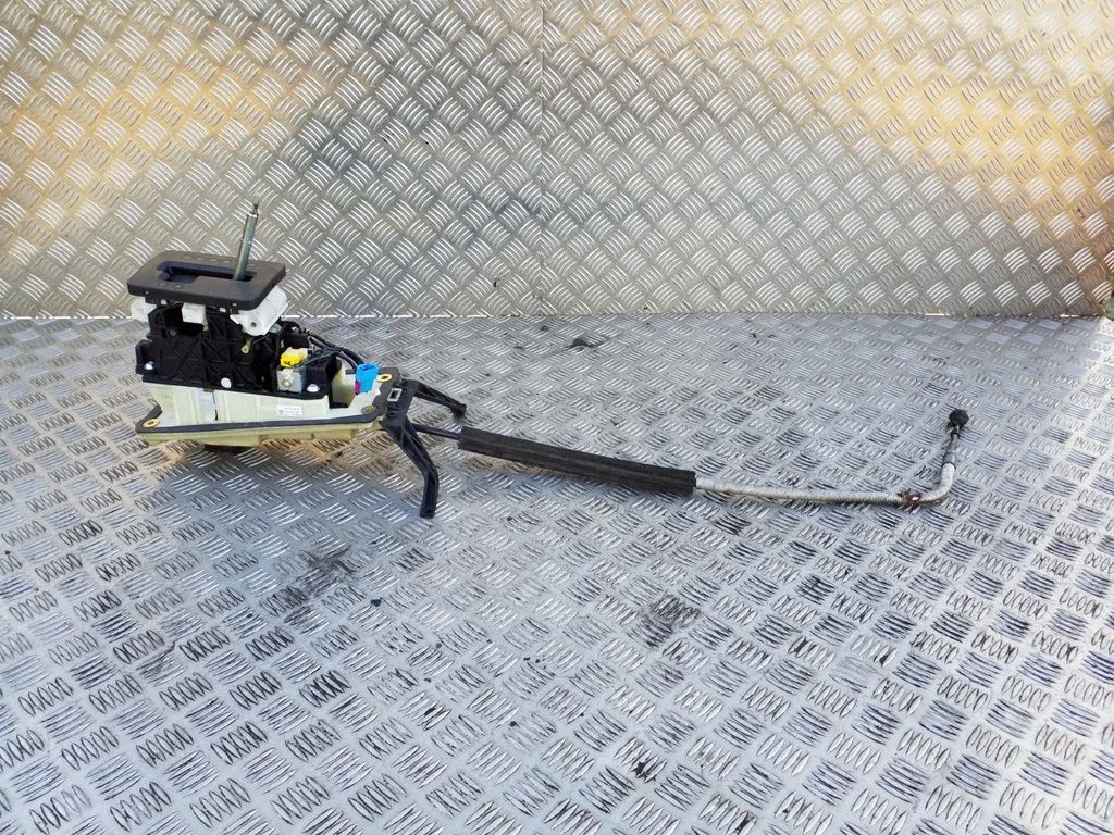 Gear selector mechanism 7L6713025M