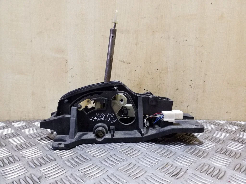 Gear selector mechanism
