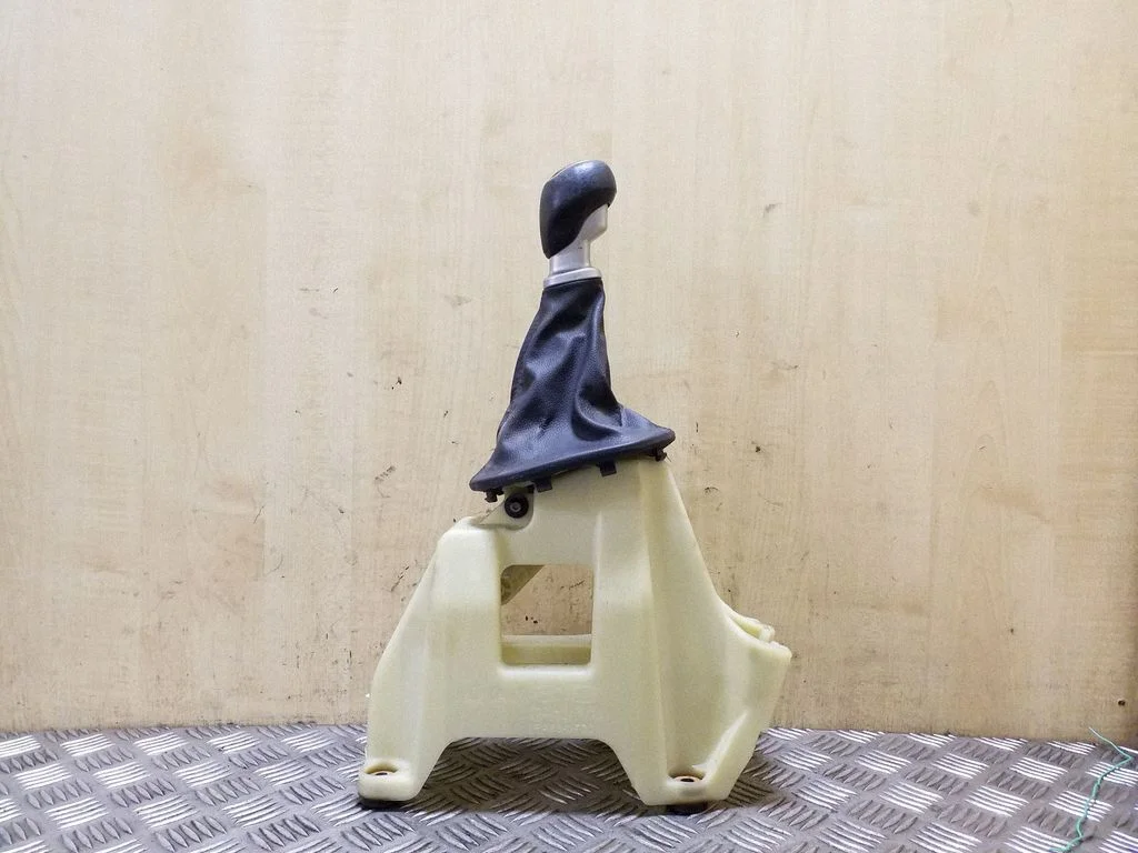 Gear selector mechanism 437003WXXX