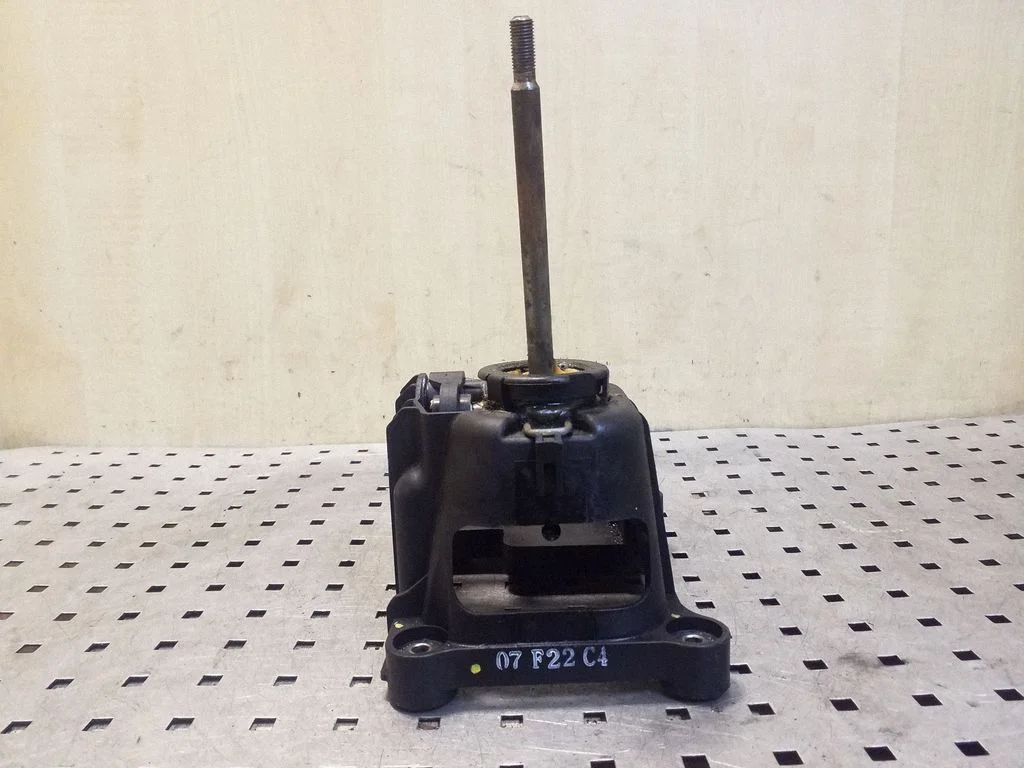 Gear selector mechanism