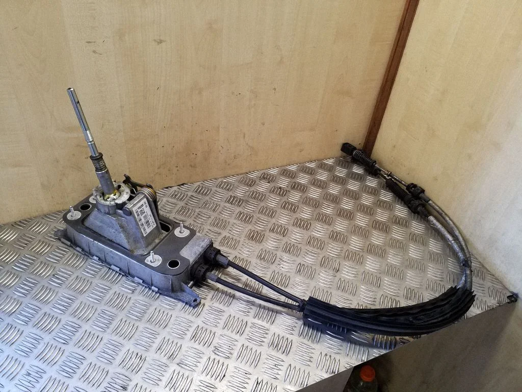Gear selector mechanism 3T0711049D
