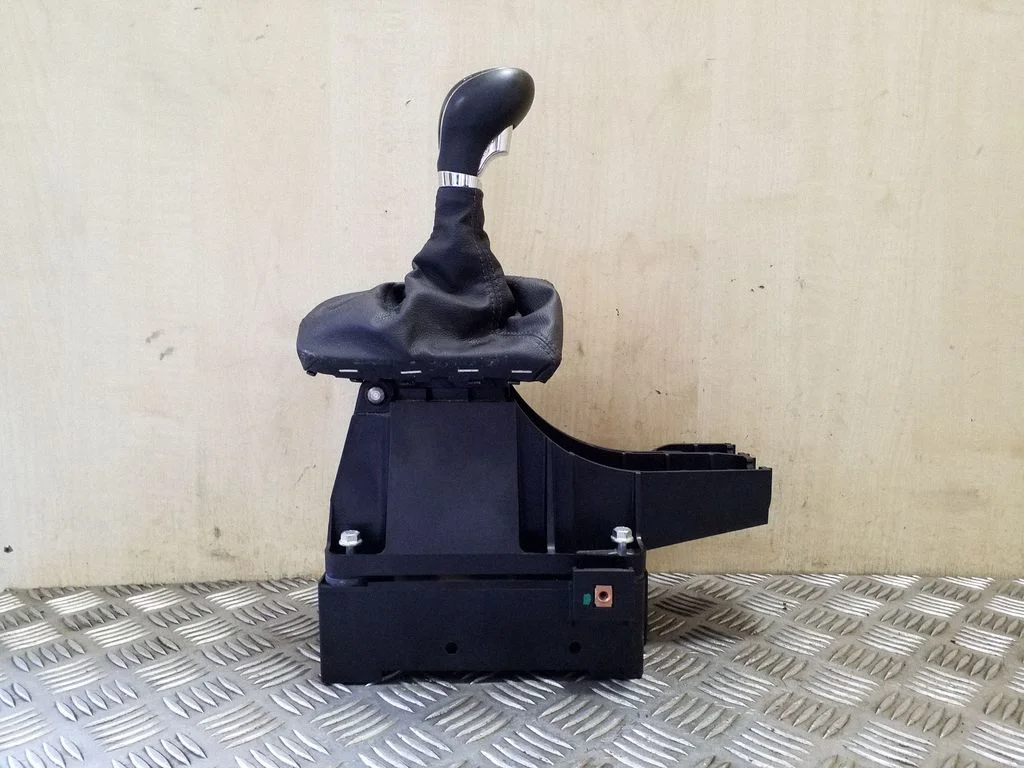 Pavarų perjungimo mechanizmas (kulisa)