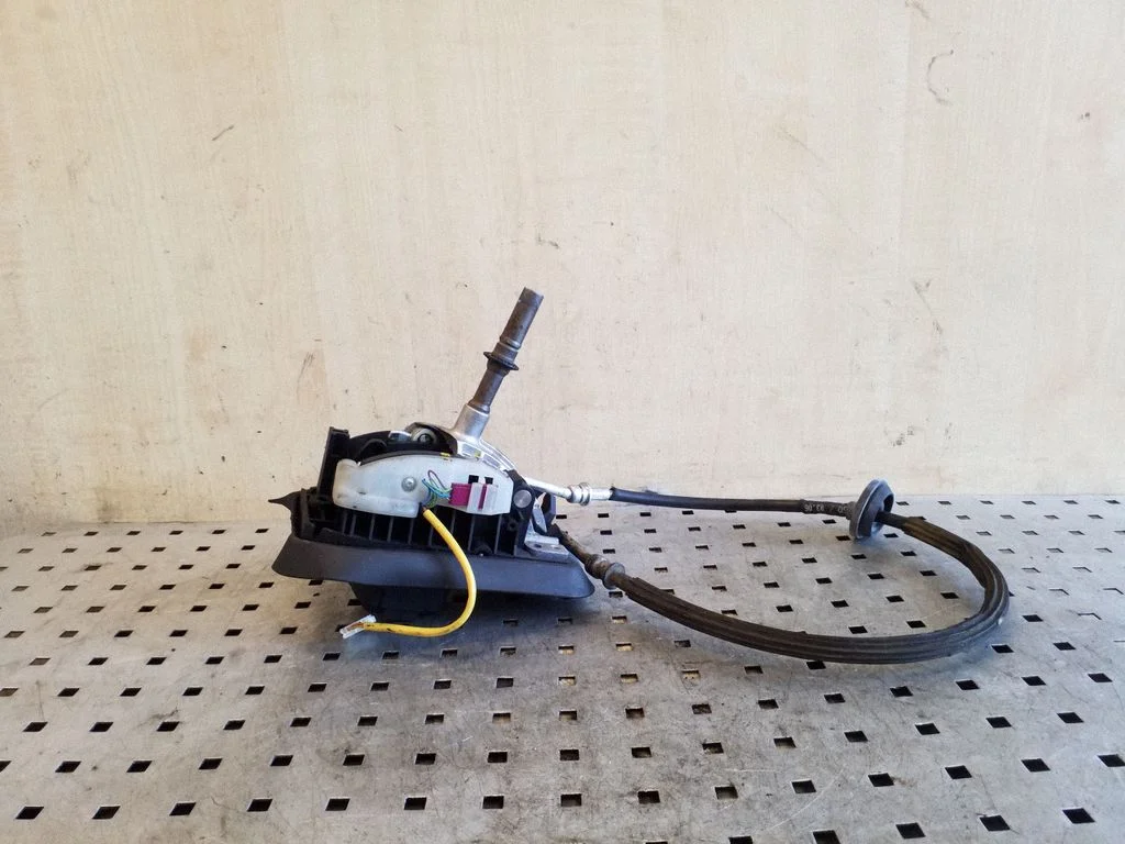Gear selector mechanism – centre