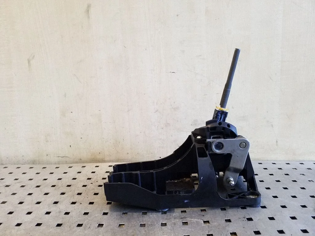 Gear selector mechanism 8126201000