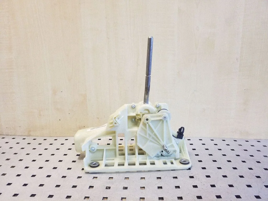 Gear selector mechanism 7G9N7K387DF