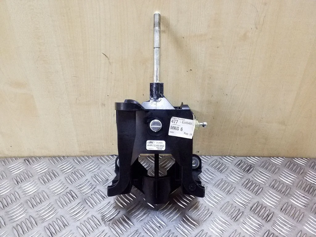 Gear selector mechanism AV6R7C453MKG