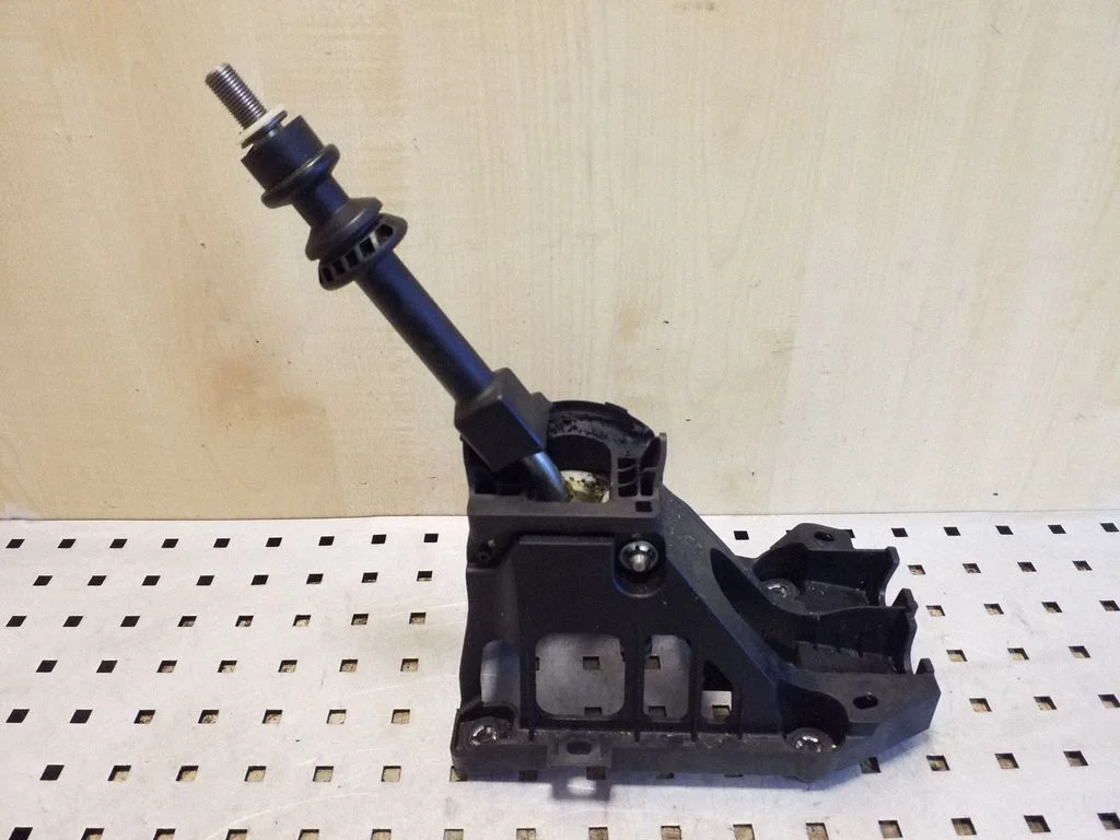 Gear selector mechanism 112102401