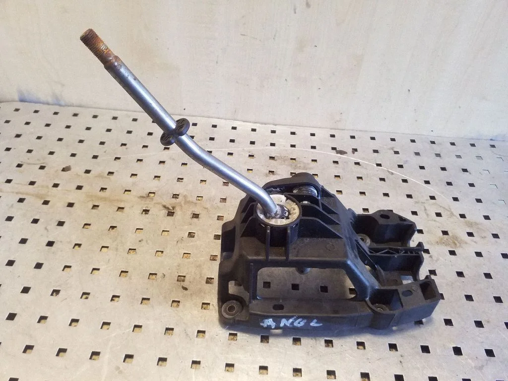 Pavarų perjungimo mechanizmas (kulisa)