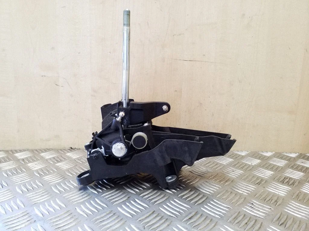 Pavarų perjungimo mechanizmas (kulisa)