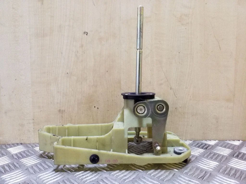 Gear selector mechanism