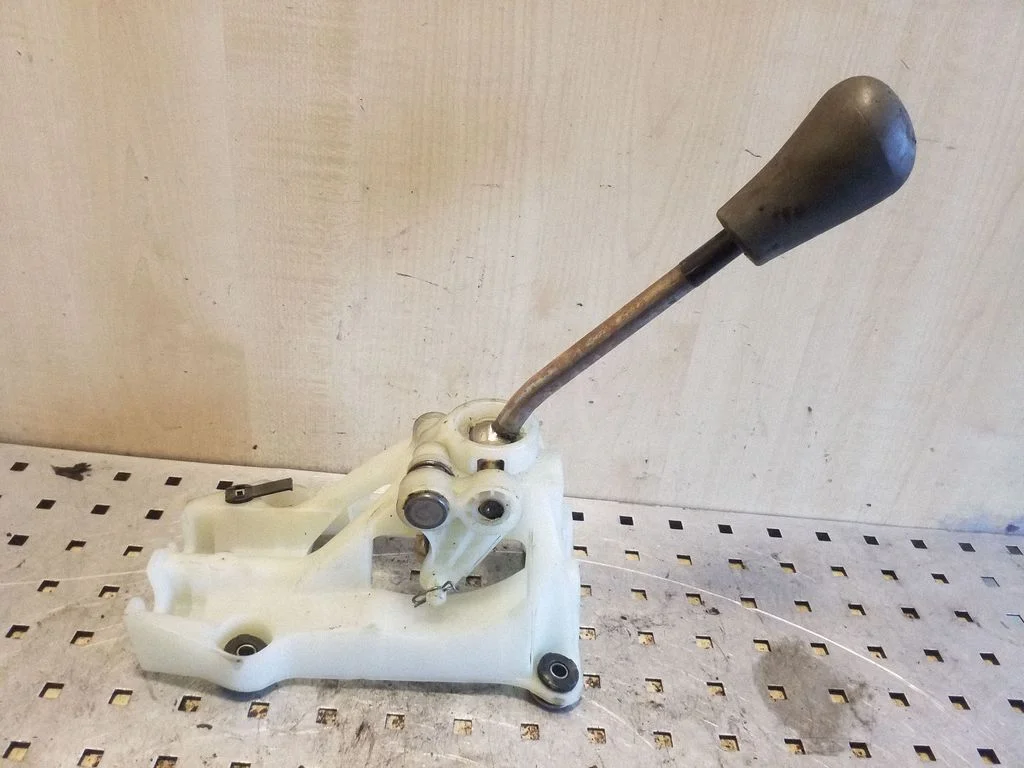 Pavarų perjungimo mechanizmas (kulisa)