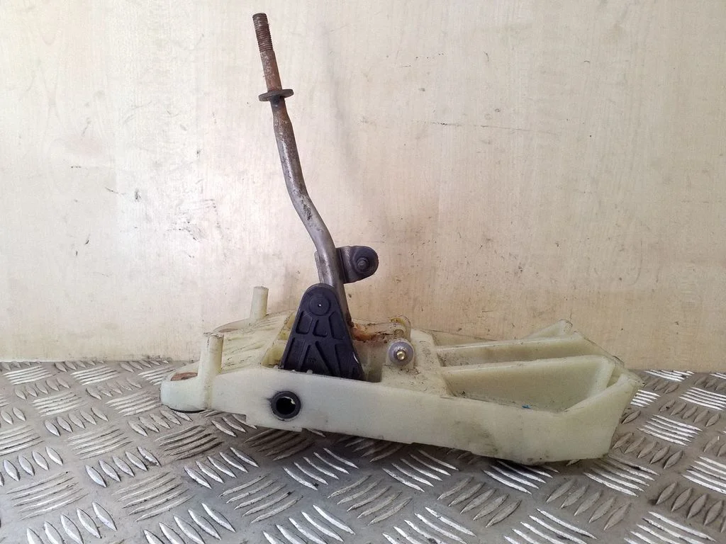Gear selector mechanism GJ8FC