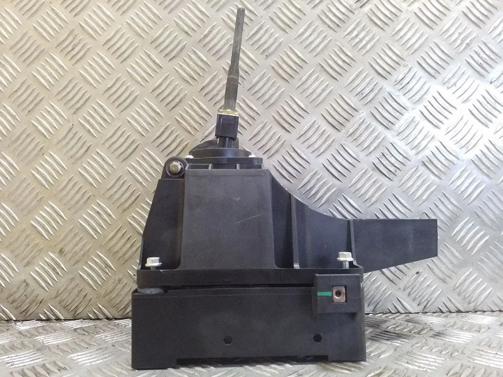 Pavarų perjungimo mechanizmas (kulisa)
