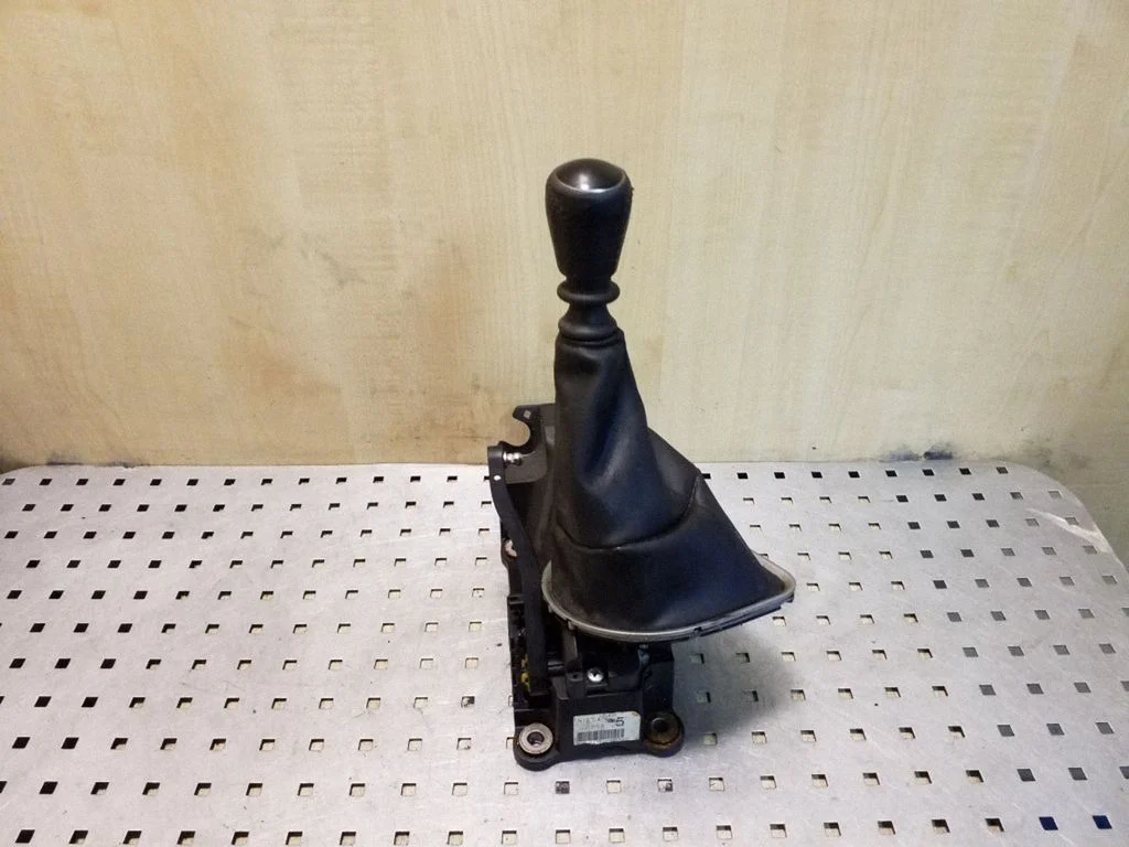 Gear selector mechanism