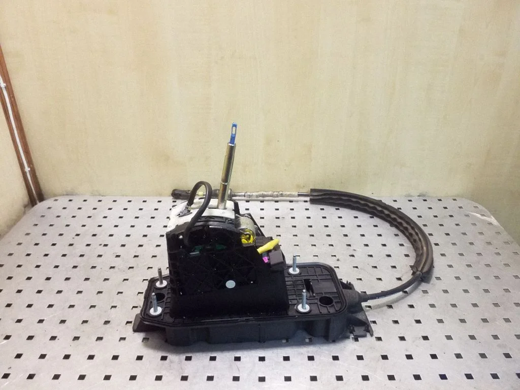 Gear selector mechanism 3C2713025H