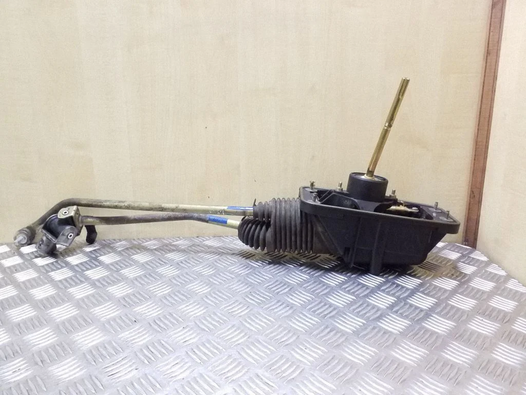Gear selector mechanism 8E0711271