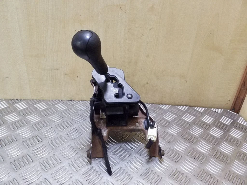 Gear selector mechanism