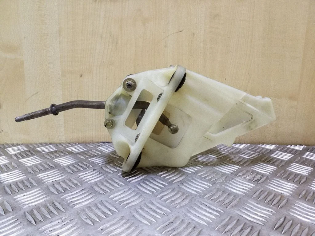 Gear selector mechanism