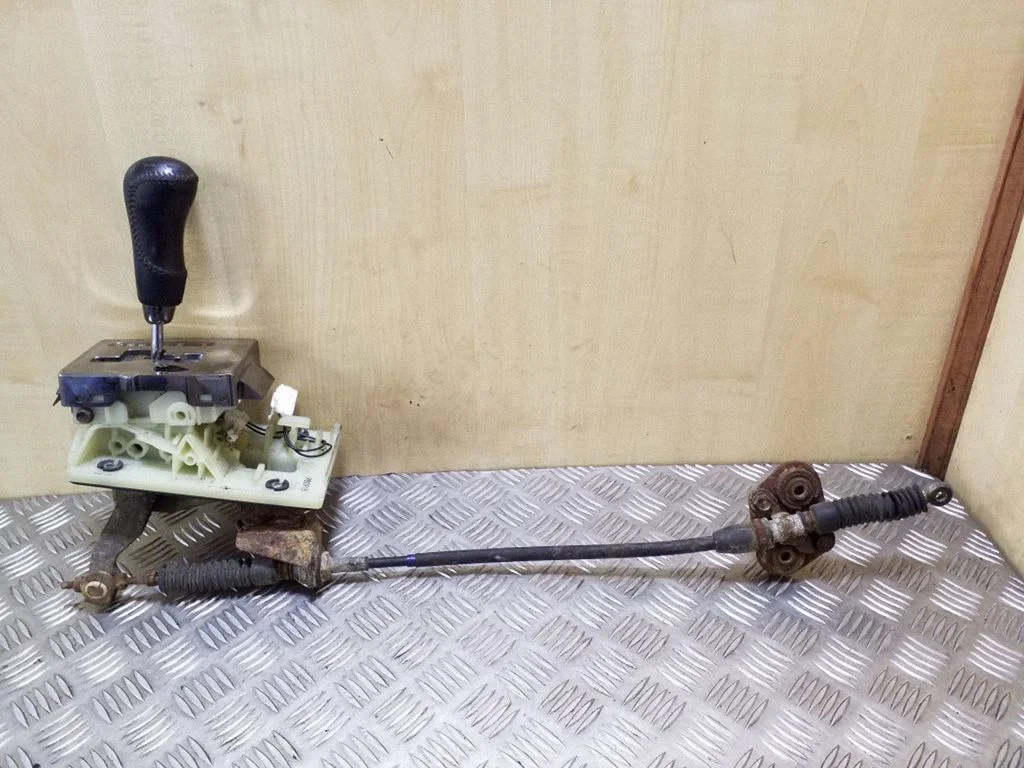 Gear selector mechanism 35137AE000