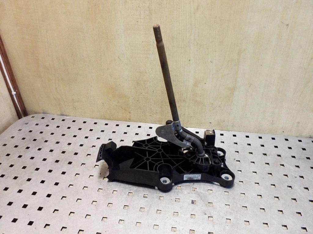 Gear selector mechanism 2S6R7C453QB