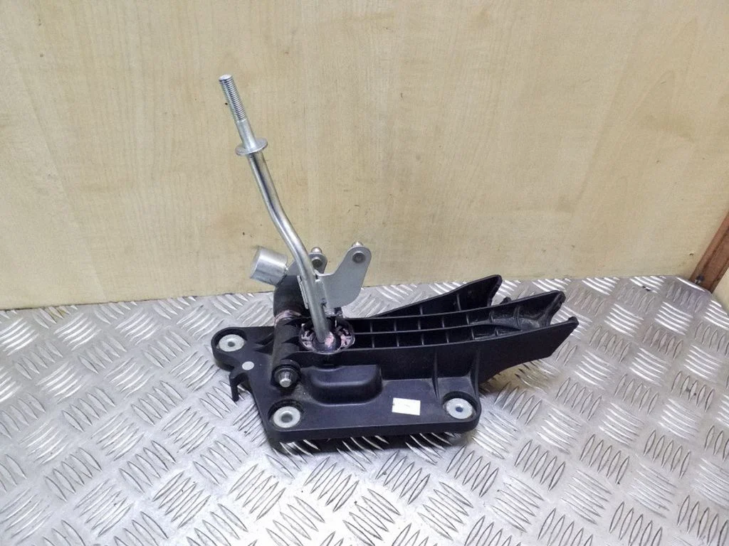 Pavarų perjungimo mechanizmas (kulisa)