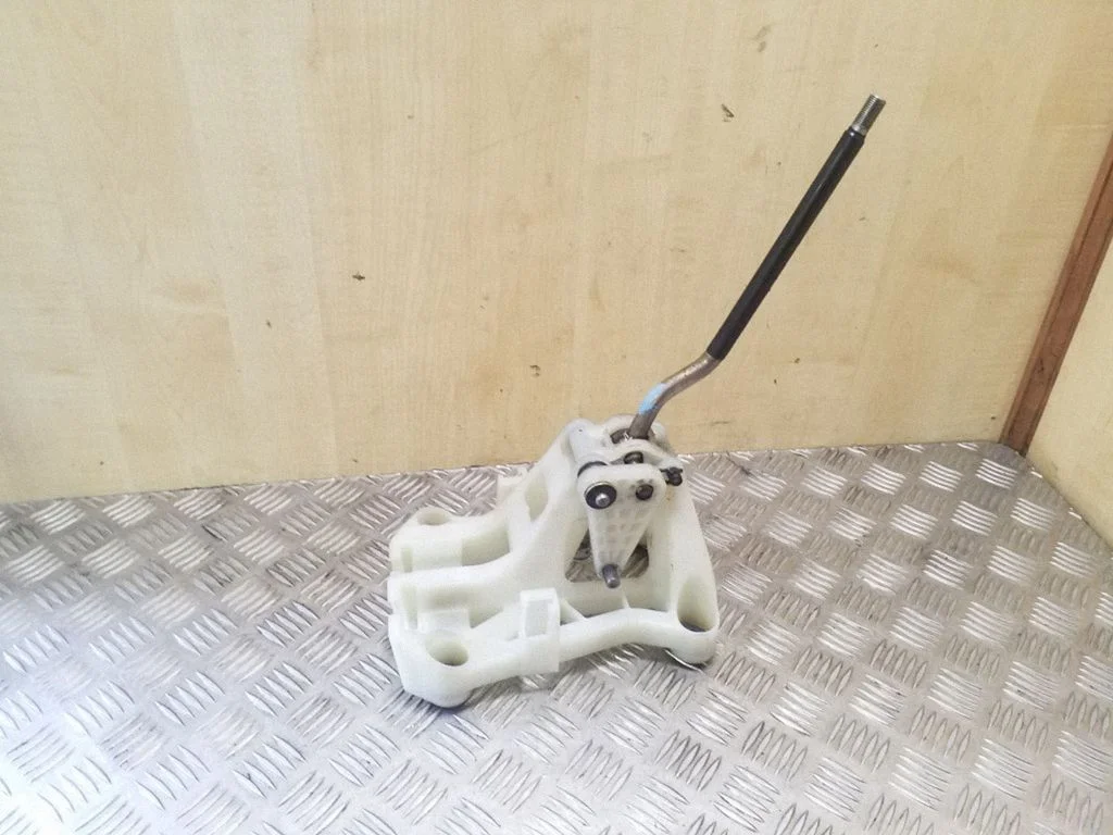 Pavarų perjungimo mechanizmas (kulisa)