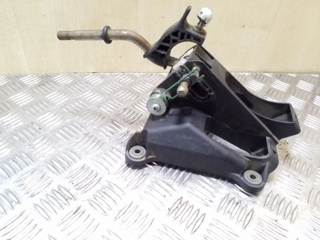 Pavarų perjungimo mechanizmas (kulisa)