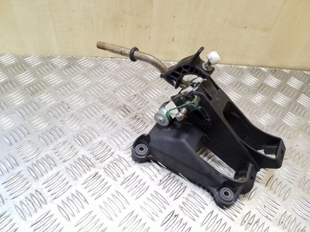 Pavarų perjungimo mechanizmas (kulisa)