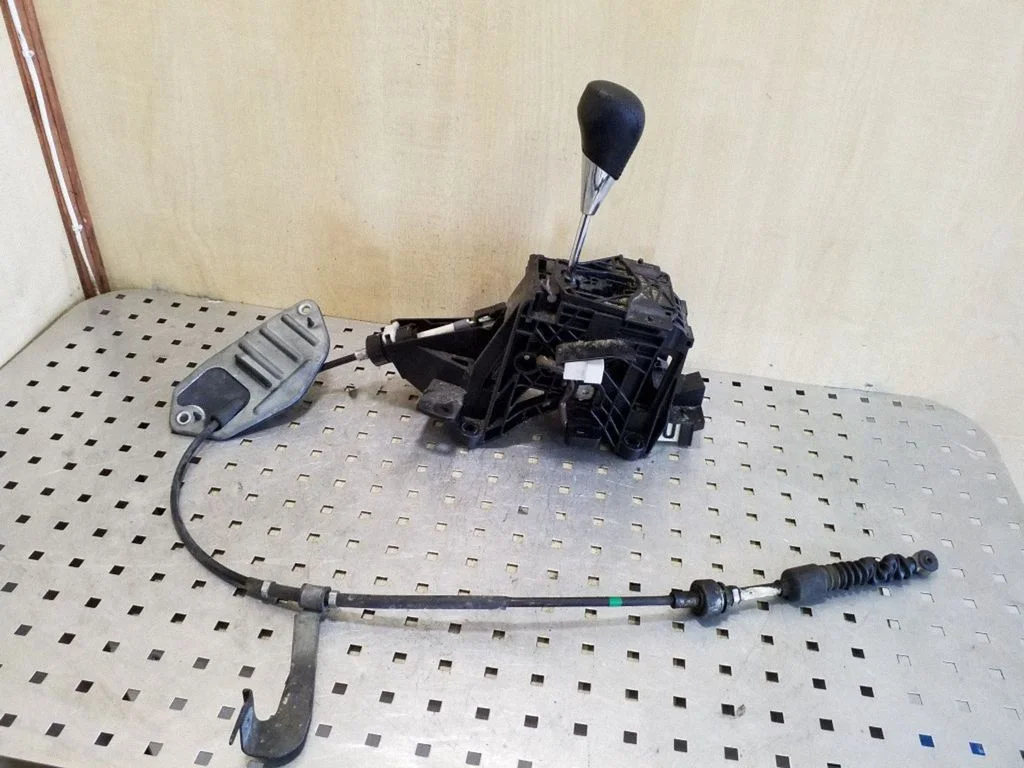 Gear selector mechanism 75C585RH
