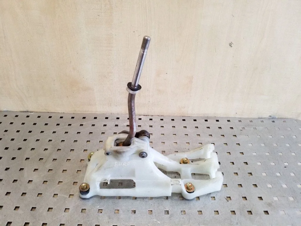 Gear selector mechanism