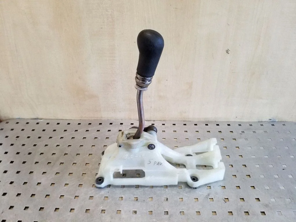 Gear selector mechanism – Toyota Avensis T250 (2003-2006)