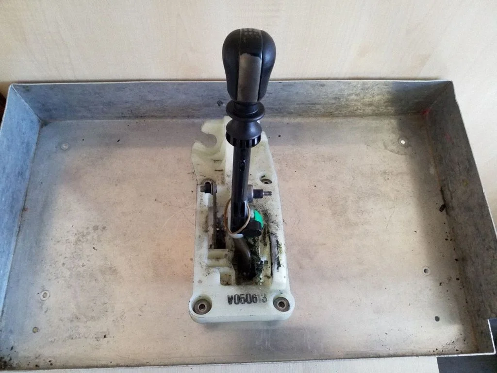 Gear selector mechanism