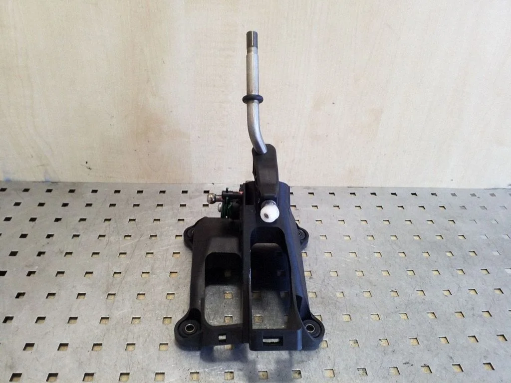 Mechanizm zmiany biegów (kulisa) 335300F010
