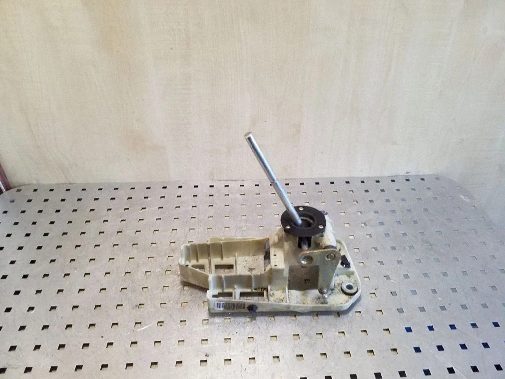 Pavarų perjungimo mechanizmas (kulisa)