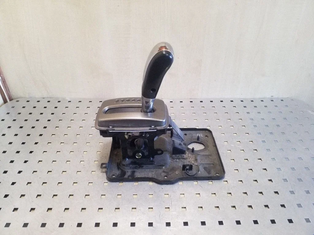 Gear selector mechanism