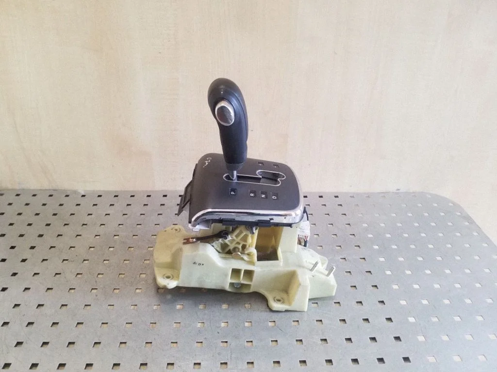 Gear selector mechanism