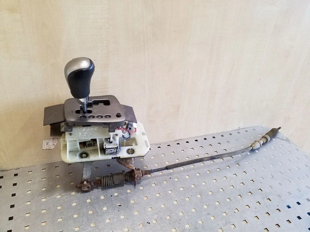 Gear selector mechanism