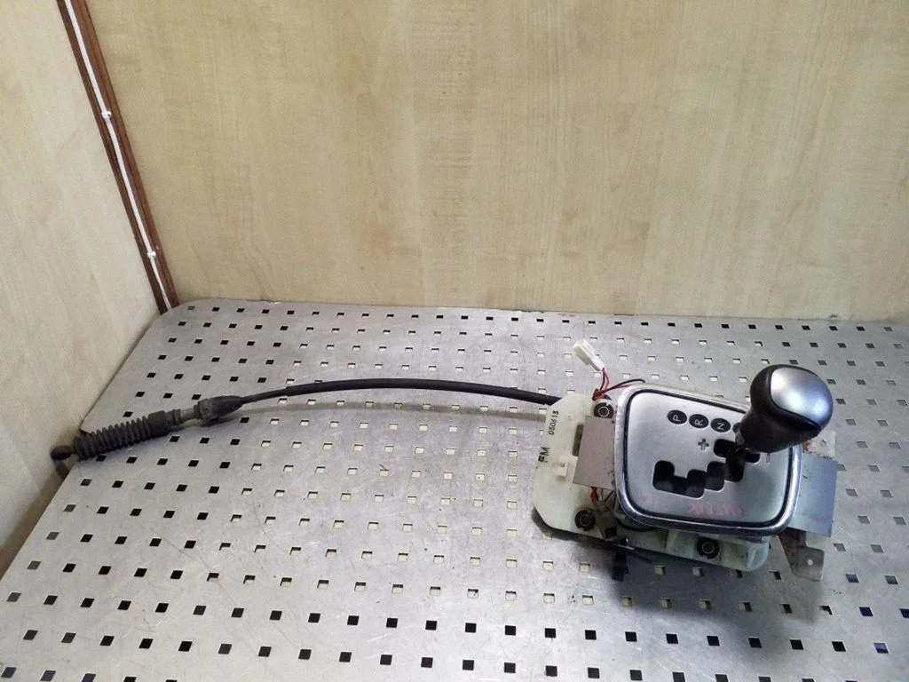 Gear selector mechanism
