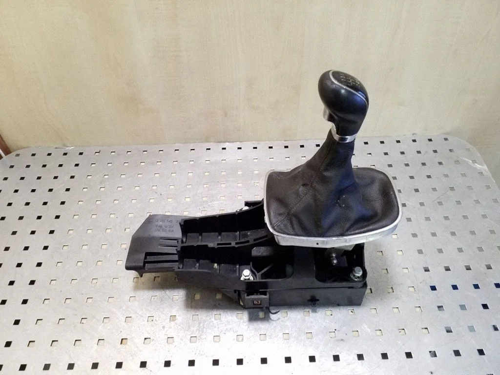 Gear selector mechanism 8126201000
