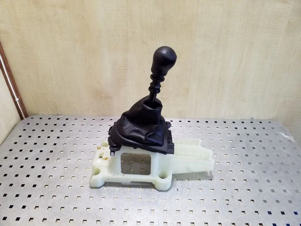 Gear selector mechanism