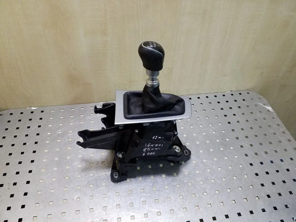 Pavarų perjungimo mechanizmas (kulisa)