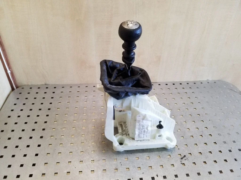 Gear selector mechanism 9672372580