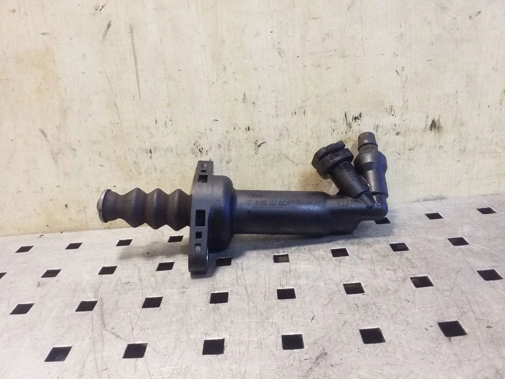 Clutch slave cylinder – Volkswagen Polo V 6R (2009-2017)