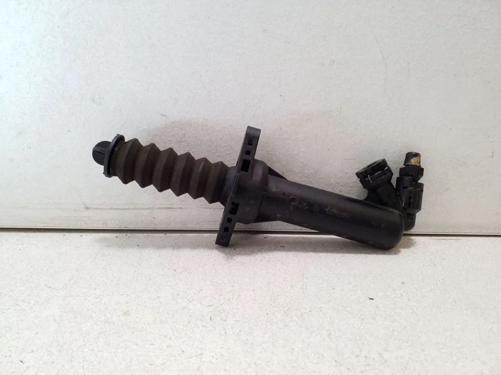 Clutch slave cylinder 52060133AD