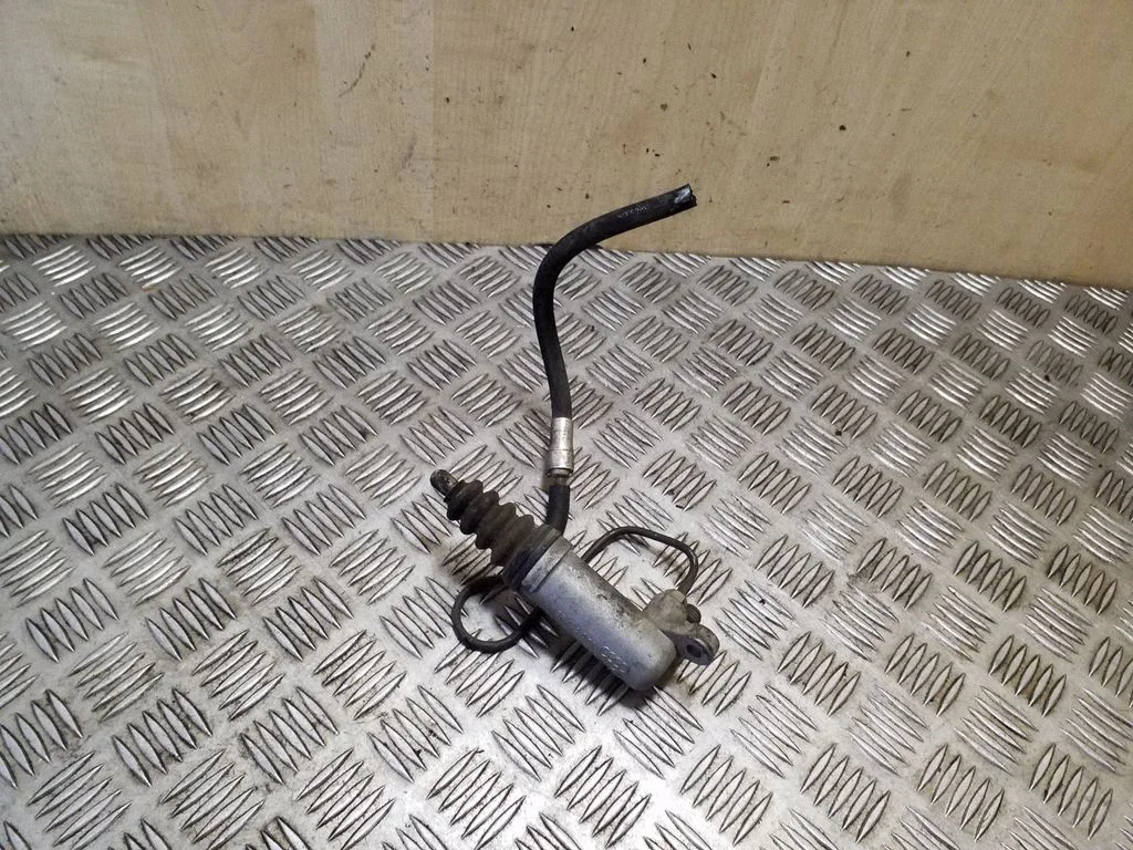 Clutch slave cylinder – Audi 100 S4 C4 (1990-1995)