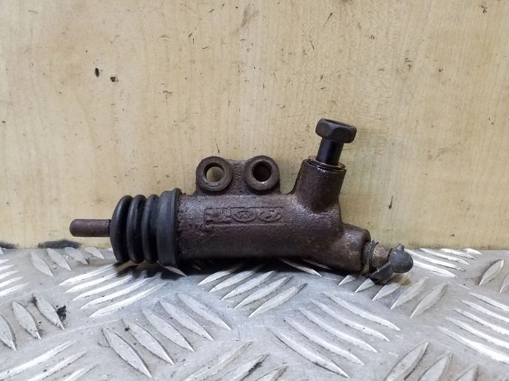 Clutch slave cylinder